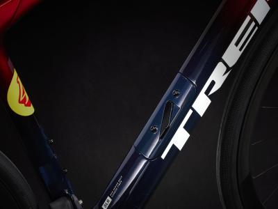 Trek Domane SLR 7 62 Metallic Red Smoke to Blue Smoke F Produktbild 15