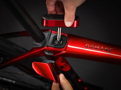 Trek Domane SLR 9 60 Metallic Red Smoke to Red Carbon S Produktbild 20