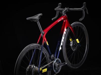 Trek Domane SLR 9 eTap 60 Metallic Red Smoke to Blue Sm Produktbild 14