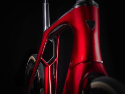 Trek Madone SLR 9 60 Metallic Red Smoke to Red Carbon S Produktbild 16