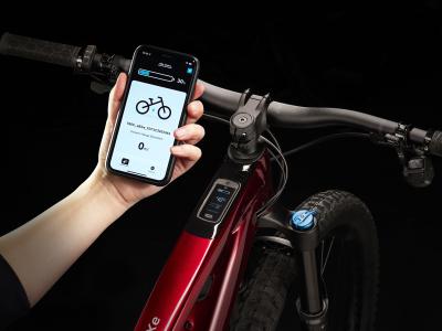  FUEL EXe 8 GX AXS EU S Rage Red to Deep Dark Blue Produktbild 22