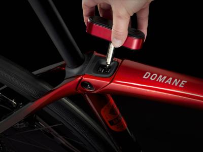 Trek Domane SLR 7 AXS 47 Metallic Red Smoke to Red Carb Produktbild 20
