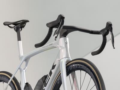 Trek Madone SLR 9 AXS S Iridescent Blue Pearl/Red Pearl Produktbild 10