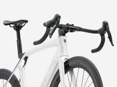  Madone SL 6 AXS ML Gloss Crystal White/Matte Deep Produktbild 4